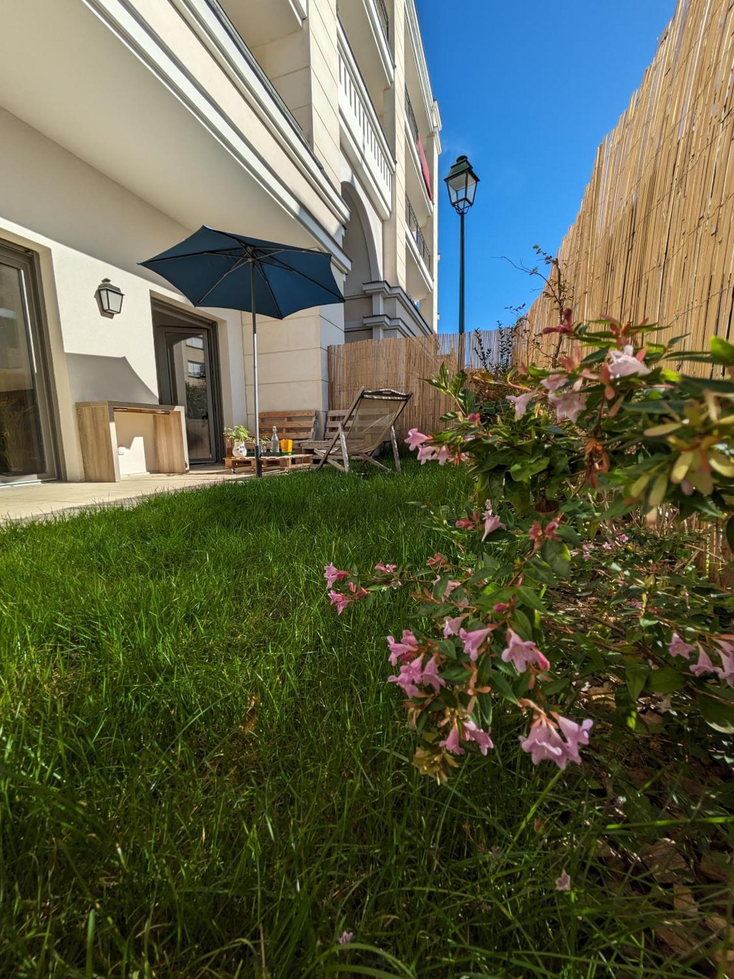 Appartement De Standing Avec Jardin Clamart Luaran gambar